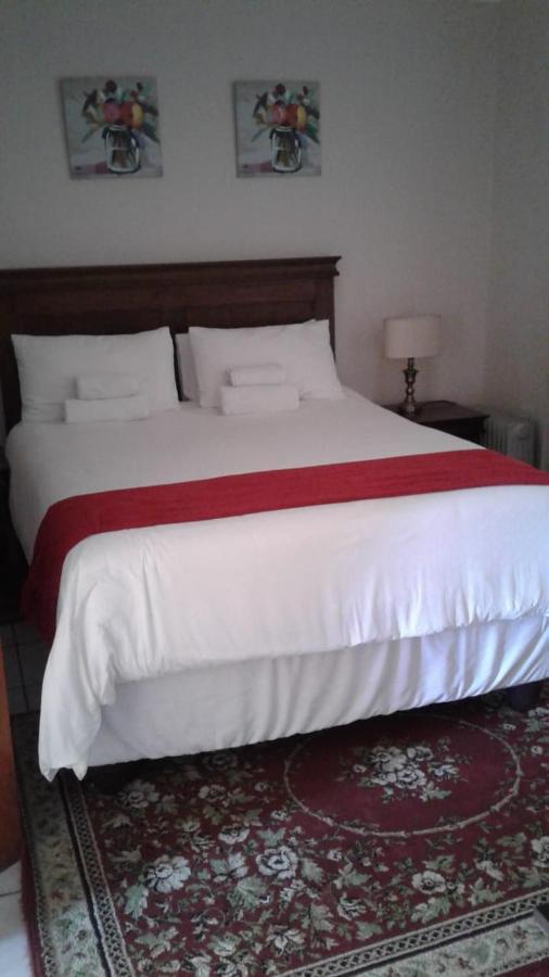 Vinolux Guest House Umtata Eksteriør bilde