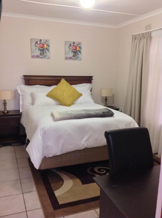 Vinolux Guest House Umtata Eksteriør bilde